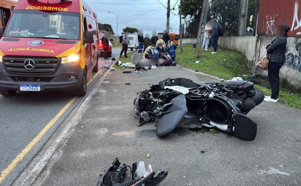 Imagem referente a Motociclista morre após colisão em placa de sinalização na BR-116