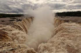 Do alto: Imagens impressionantes registram vazão recorde nas Cataratas do Iguaçu