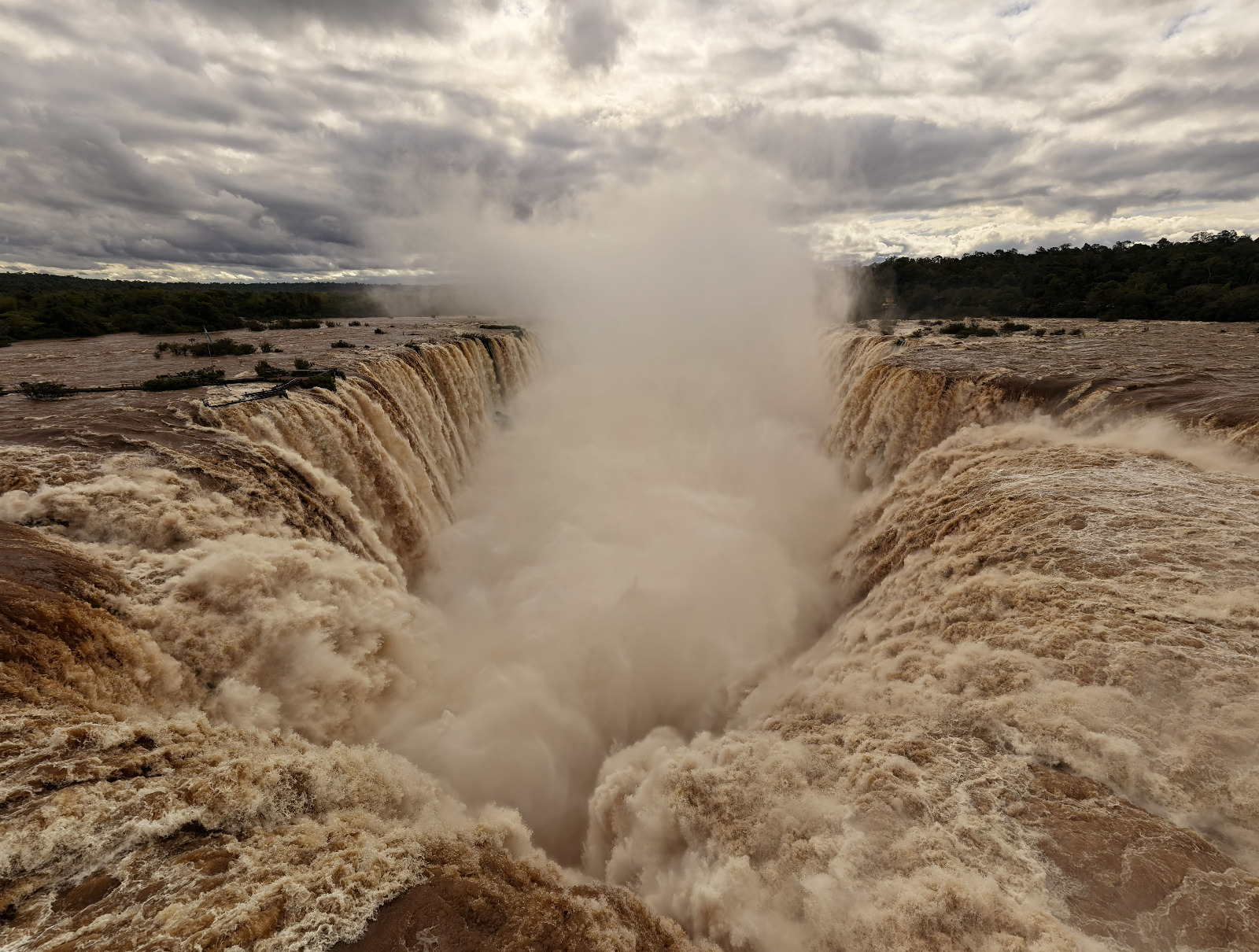 Do alto: Imagens impressionantes registram vazão recorde nas Cataratas do Iguaçu