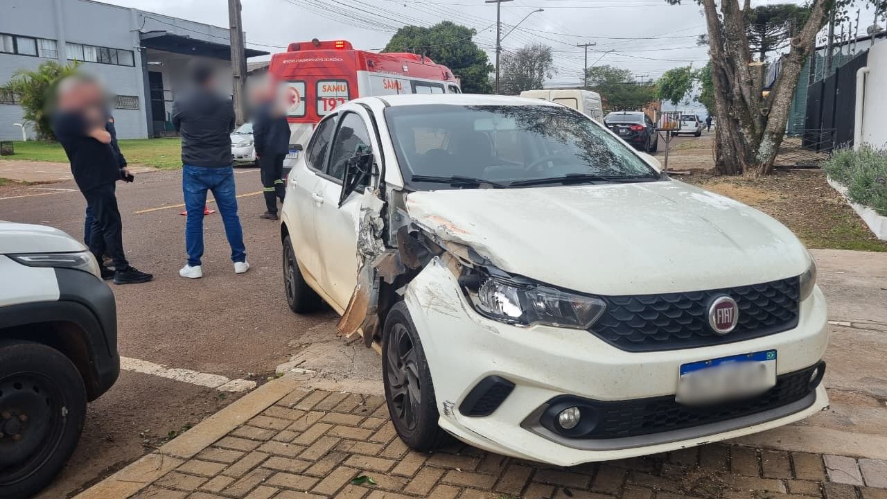 Acidente entre Amarok e Argo no Bairro Parque São Paulo,