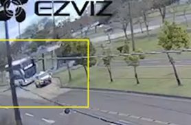Imagem de vídeo explica como ônibus de linha destruiu ponto na Avenida Tancredo Neves