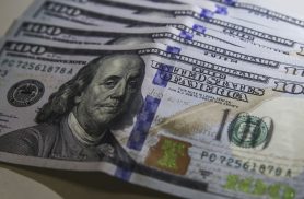 Dólar fica estável em R$ 5,08, mas cai 0,58% na semana