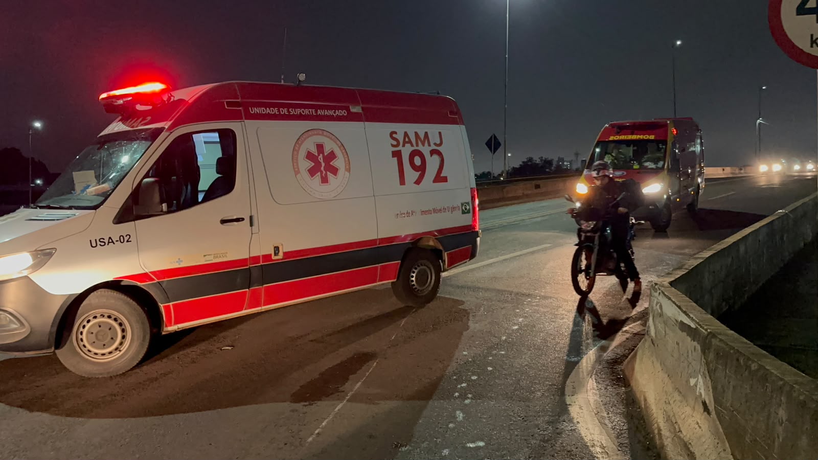 Motociclista fica ferido após perder o controle da moto e cair na Rua Olindo Periolo