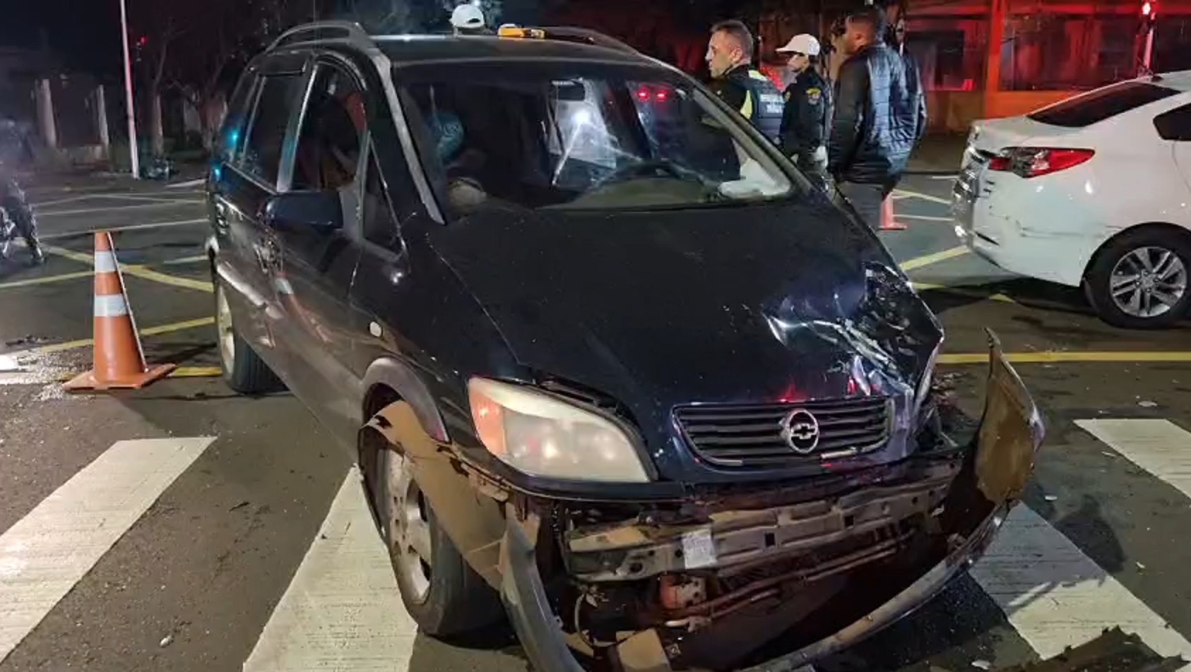 Zafira é apreendida após acidente no Coqueiral; motorista estava sem CNH e veículo com débitos