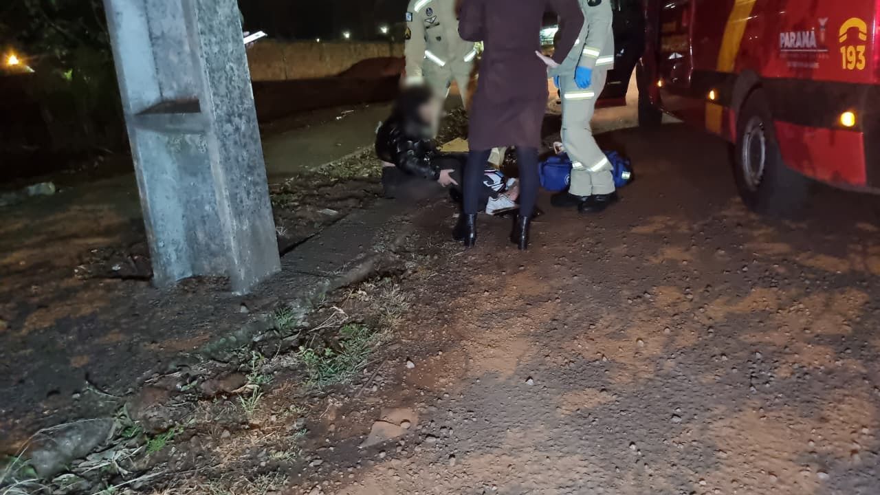 Motociclista fica ferida após batida com Tracker no Bairro Universitário