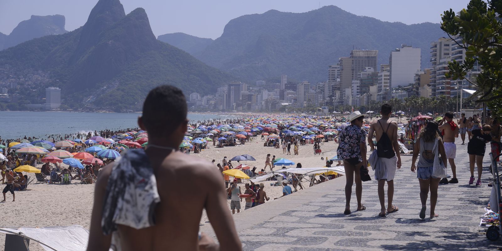 CNDH manifesta preocupação com camelôs após Programa Tolerância Zero Imagem referente a CNDH manifesta preocupação com camelôs após Programa Tolerância Zero