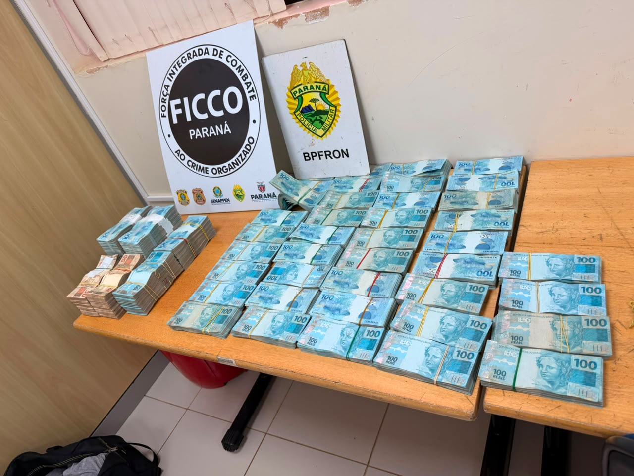 BPFRON e FICCO apreendem mais de R$ 754 mil durante ação contra evasão de divisas em Foz do Iguaçu