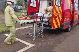 Idosa de 88 anos fica ferida após sofrer queda em residência em Cascavel