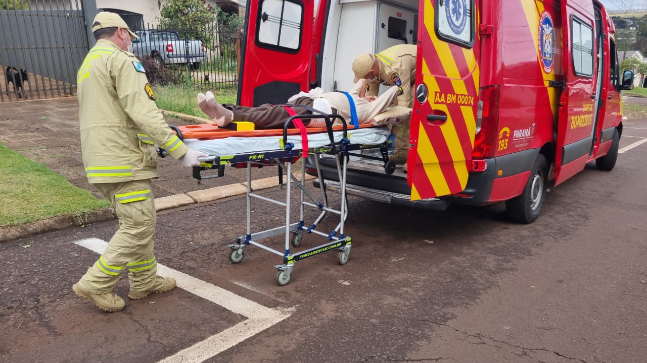 Idosa de 88 anos fica ferida após sofrer queda em residência em Cascavel