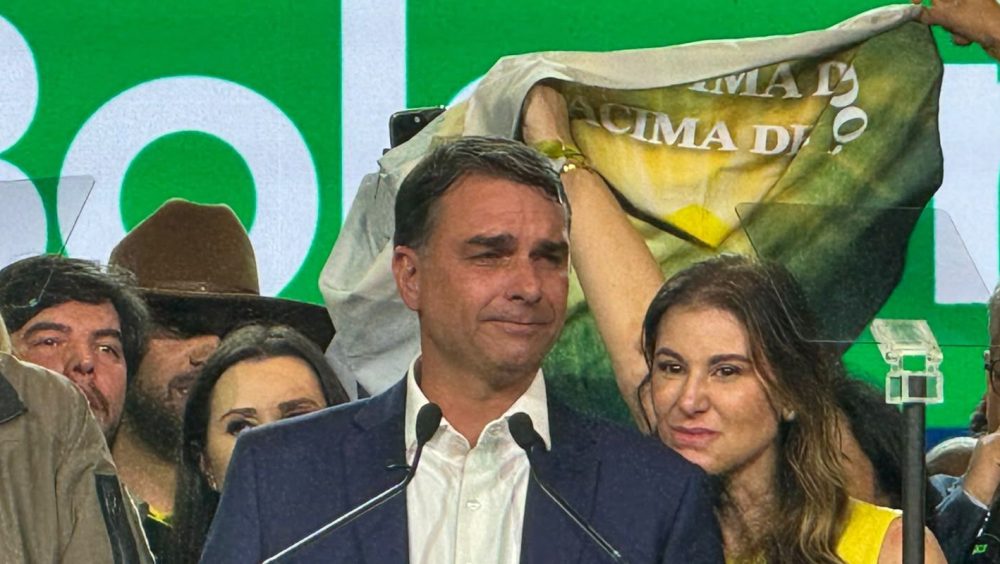 PL oficializa candidatura de Flávio Bolsonaro à Presidência Imagem referente a PL oficializa candidatura de Flávio Bolsonaro à Presidência
