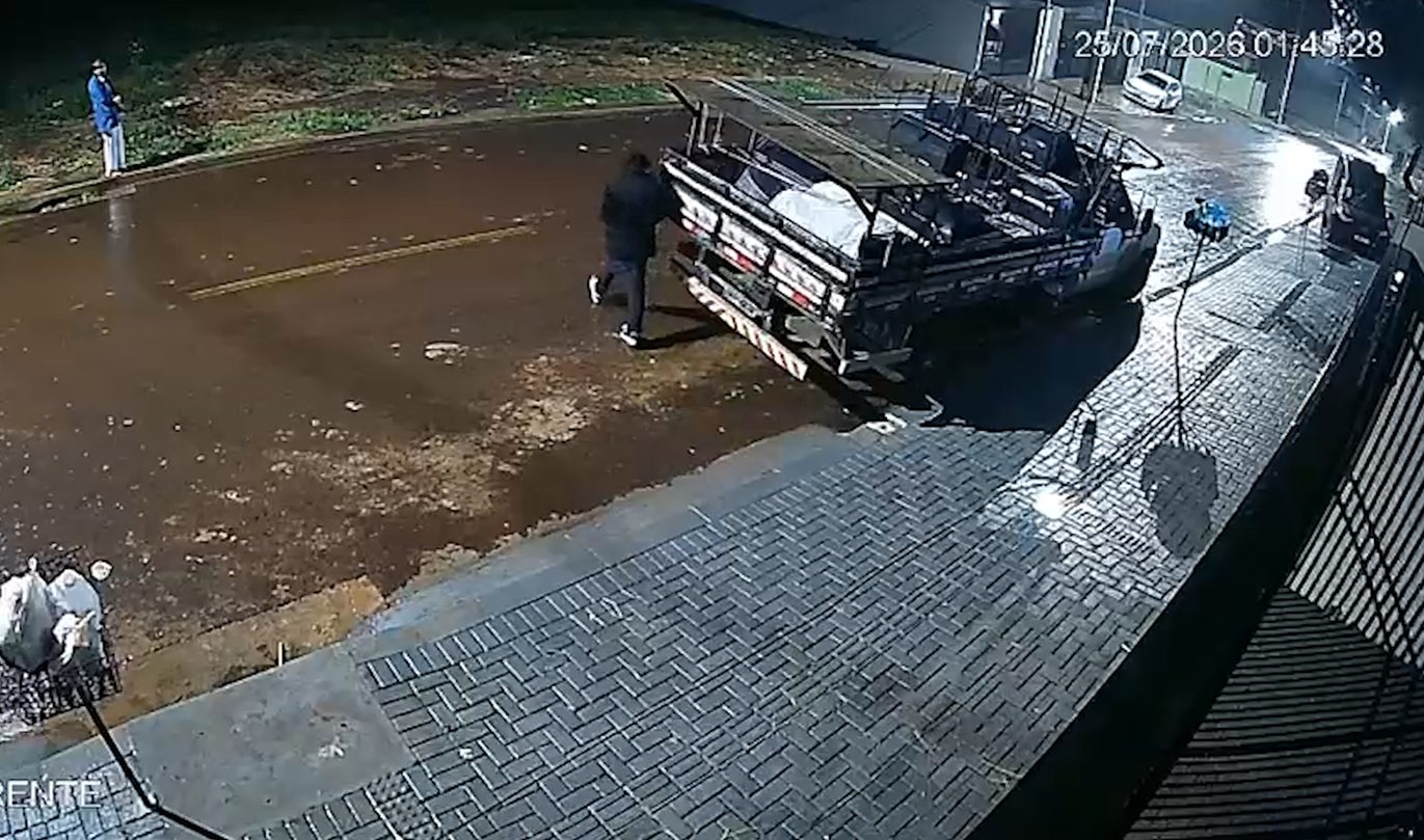 Câmera flagra furto de caminhonete em Cascavel; veículo é recuperado pela Guarda Municipal