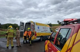 Capotamento na PR-170 deixa mulher e três crianças feridas