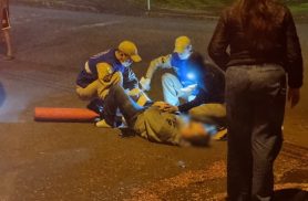 Ciclista tem lesão grave na perna após colisão com carro no Santa Felicidade