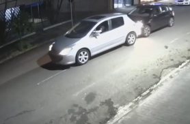 Vídeo mostra empresário chegando ao trabalho, dando ré para fugir de atiradores e morrendo no meio da rua