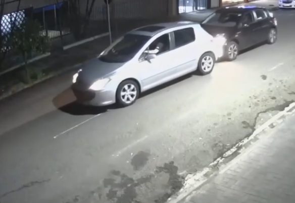 Vídeo mostra empresário chegando ao trabalho, dando ré para fugir de atiradores e morrendo no meio da rua