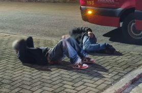 Briga após saída de bar termina com 'vítimas' dormindo na calçada