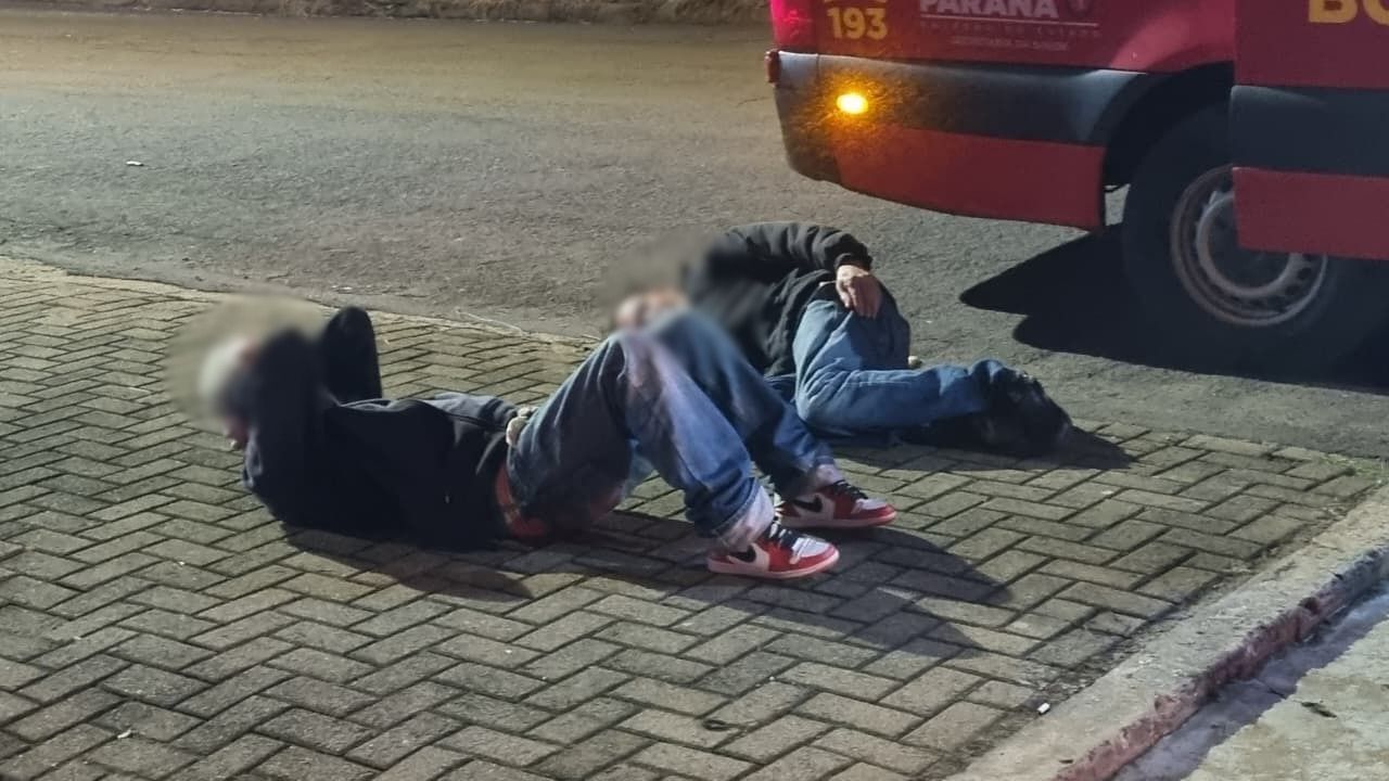 Briga após saída de bar termina com ‘vítimas’ dormindo na calçada