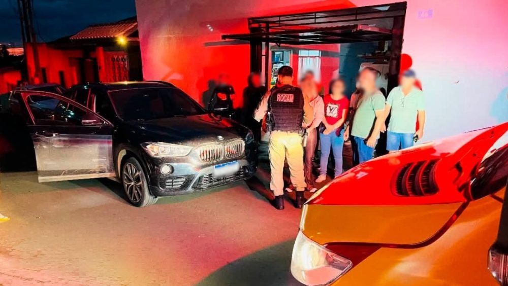 Homem fica em estado grave ao ser baleado em BMW blindada Imagem referente a Homem fica em estado grave ao ser baleado em BMW blindada