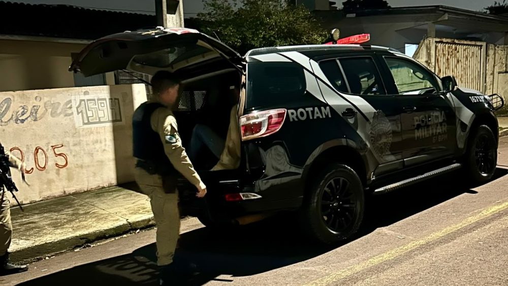 Homem com mandado de prisão é preso pela ROTAM no Bairro Guarujá Imagem referente a Homem com mandado de prisão é preso pela ROTAM no Bairro Guarujá