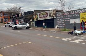 Idoso é atropelado e carro bate em veículo estacionado em Cascavel