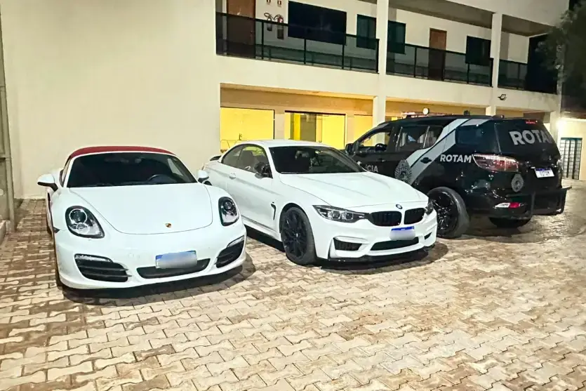 PM apreende BMW e Porsche por manobras perigosas na Avenida Paraná, em Umuarama Imagem referente a PM apreende BMW e Porsche por manobras perigosas na Avenida Paraná, em Umuarama
