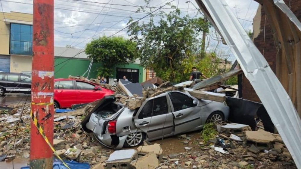 Ribeirão Preto ainda enfrenta falta de energia após temporal na sexta Imagem referente a Ribeirão Preto ainda enfrenta falta de energia após temporal na sexta