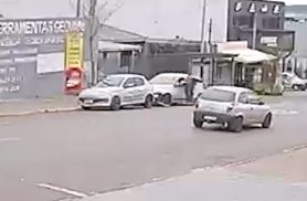 Vídeo mostra motorista embriagada atropelando idoso em Cascavel Vídeo mostra motorista embriagada atropelando idoso em Cascavel