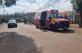 Após almoço, irmãos brigam e um leva enxadada na cabeça; equipes do Siate, PM e GM são acionadas Após almoço, irmãos brigam e um leva enxadada na cabeça; equipes do Siate, PM e GM são acionadas
