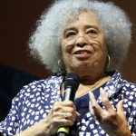 Flip: Angela Davis cita pensadores brasileiros e critica gentrificação Imagem relativa a Flip: Angela Davis cita pensadores brasileiros e critica gentrificação