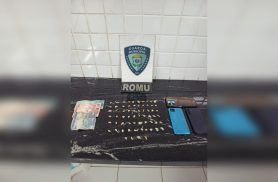 Três são detidos durante abordagem em ponto conhecido de tráfico de drogas Três são detidos durante abordagem em ponto conhecido de tráfico de drogas