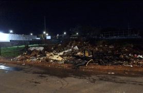 Incêndio em terreno mobiliza bombeiros no Bairro Interlagos
