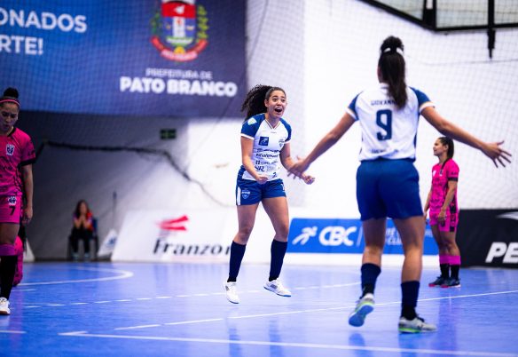 Stein Cascavel vence de virada o Patinhas e segue invicto na Liga Feminina de Futsal