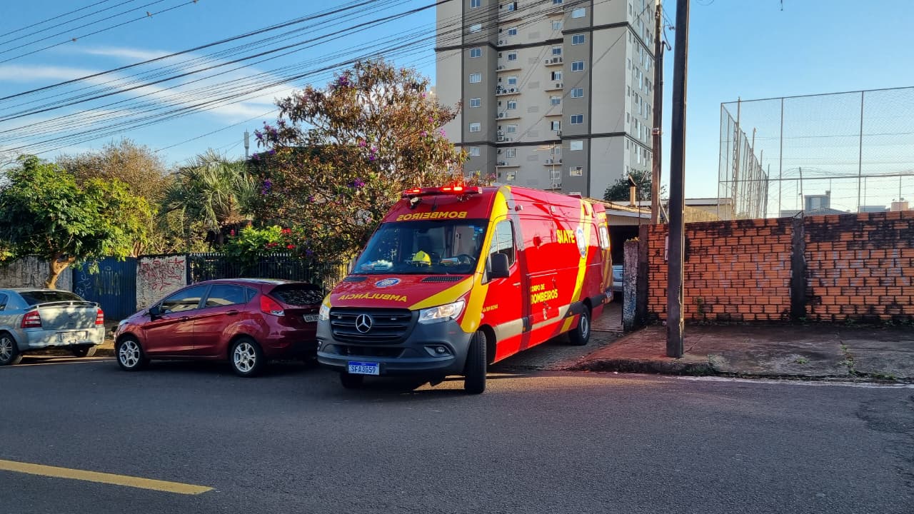 Idosa de 92 anos sofre queda em casa e precisa do atendimento do Siate