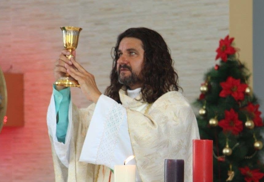 Imagem referente a Arquidiocese de Cascavel afasta padre Eduardo Bobki do exercício público do ministério sacerdotal