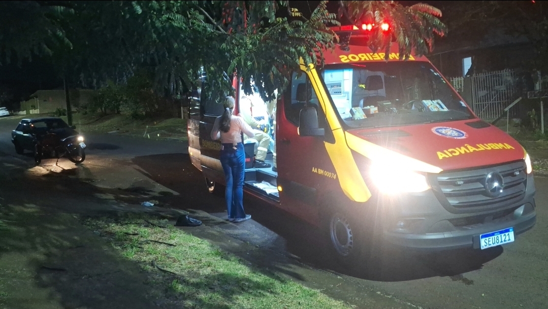 Tentativa de evitar atropelamento de cães termina em colisão no Cataratas em Cascavel