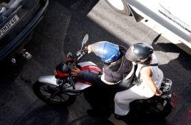 Bombeiros do RJ alertam motociclistas sobre uso dos itens de segurança