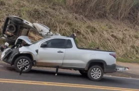 Mulher e criança ficam feridos após acidente com três veículos na PR-483 Mulher e criança ficam feridos após acidente com três veículos na PR-483
