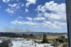 Fogo em colchão descartado provoca grande incêndio ambiental e mobiliza bombeiros em Cascavel