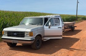 Ford F1000 placas ADK-4040 foi furtada na Rua Mato Grosso