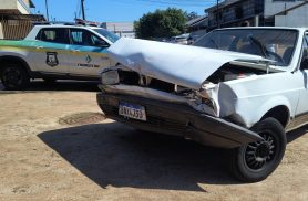 Colisão entre Gol e Uno deixa veículos danificados no bairro São Cristóvão