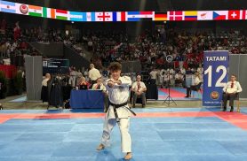 Karateca de Cascavel conquista ouro em Campeonato Mundial na Romênia