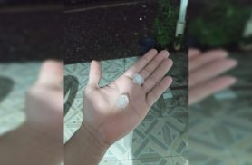 Chuva de granizo é registrada no bairro Santa Felicidade, em Cascavel