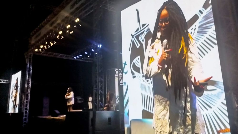 “Racismo foi reduzido a chamar alguém de macaco”, critica escritora Imagem referente a “Racismo foi reduzido a chamar alguém de macaco”, critica escritora