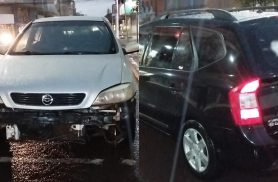 Chuva e trânsito: Carros se envolvem em colisão traseira no Centro