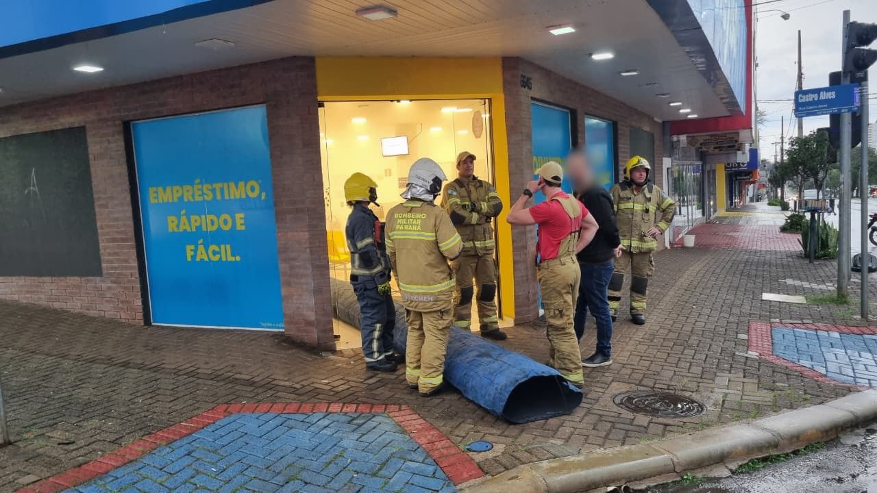 Verificação de fumaça mobiliza Corpo de Bombeiros à empresa no Centro de Cascavel