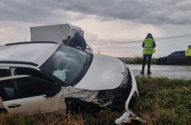 Acidente entre Citroën C4 e Celta deixa passageira ferida na BR-369, em Cascavel