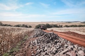 Por atraso e lentidão, Prefeitura rompe contrato com empresa responsável por obra da Estrada Gramadinho