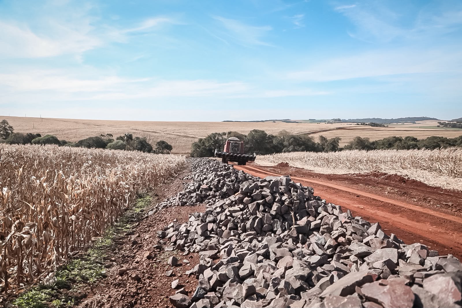 Por atraso e lentidão, Prefeitura rompe contrato com empresa responsável por obra da Estrada Gramadinho Imagem referente a Por atraso e lentidão, Prefeitura rompe contrato com empresa responsável por obra da Estrada Gramadinho