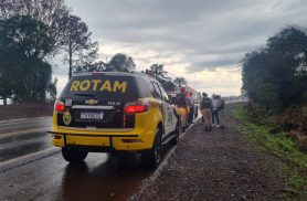 Assaltantes roubam carro na BR-369, em Cascavel