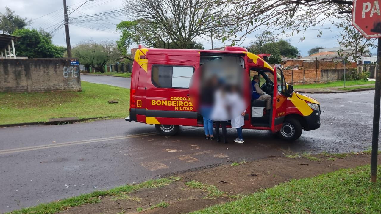 Mulher sofre queda de moto e fica ferida no Bairro Universitário